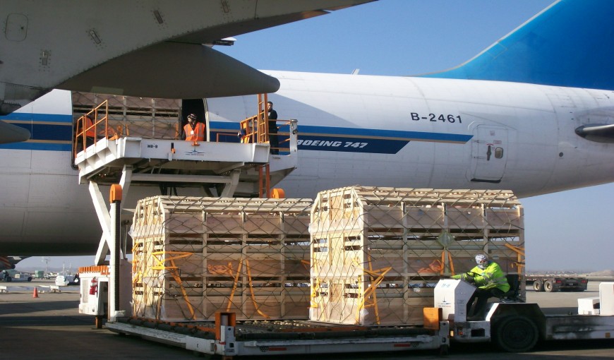 示范到深圳空运公司